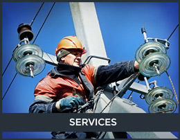 Image of maintenance worker in the field. Services CMMS solution.