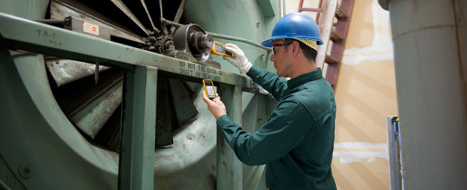 Measuring vibration with a Fluke 805 Vibration Meter