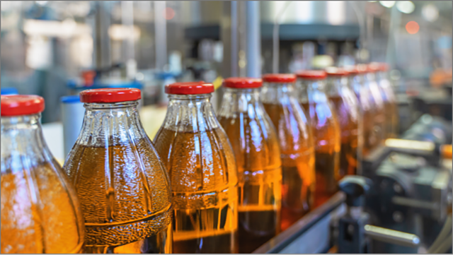 Beverage production line with glass bottles